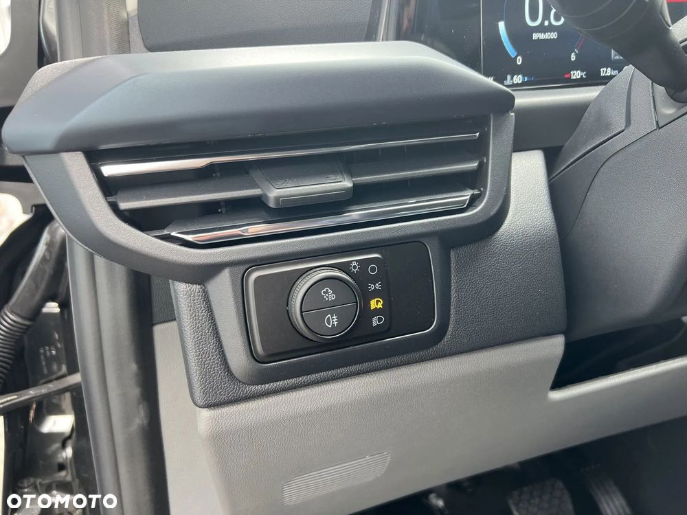 Ford Tourneo Custom - 32