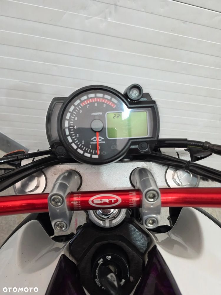 Yamaha MT - 28