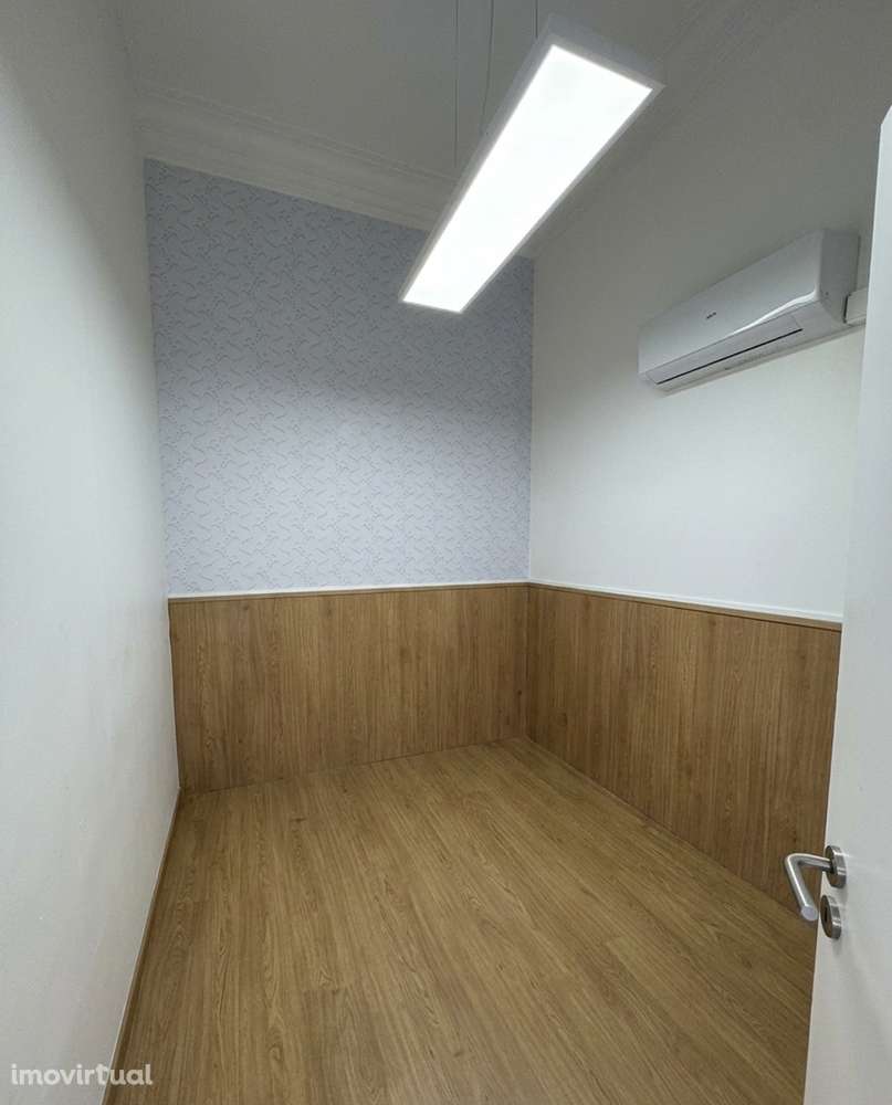 Loja no Areeiro com Montra | 78m² | Ideal Clínica ou Escritório - Grande imagem: 4/9