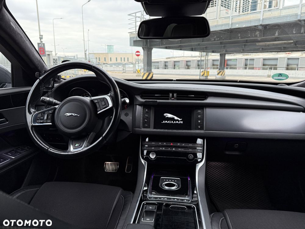 Jaguar XF 2.0 i4D R-Sport - 22