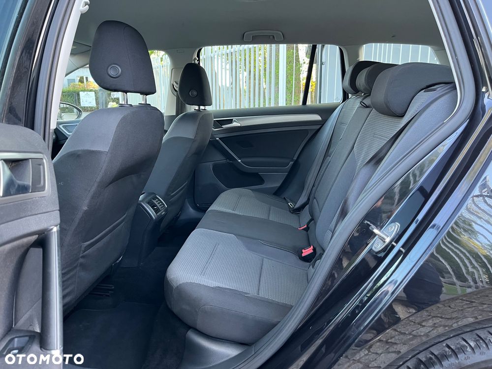 Volkswagen Golf 1.6 TDI DPF BlueMotion - 17