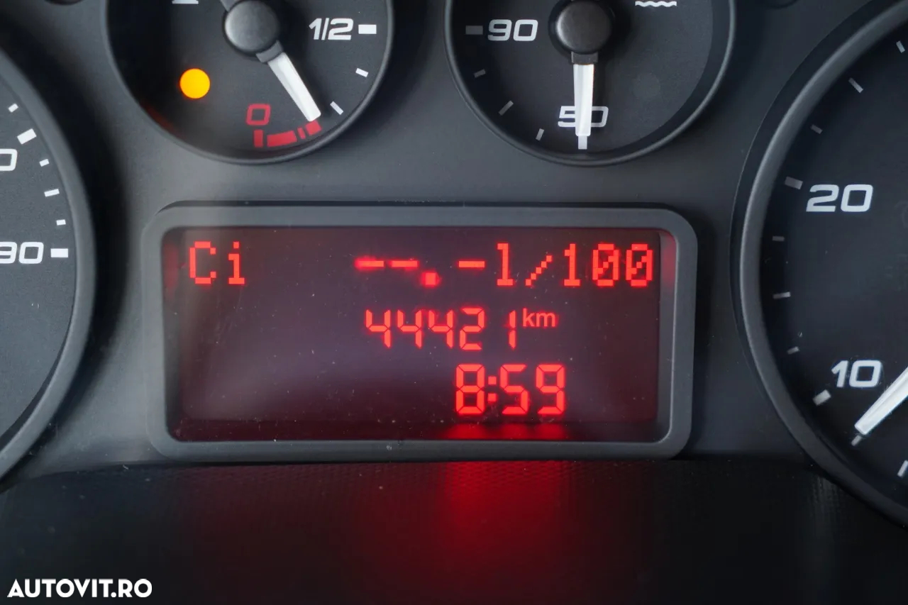 Iveco DAILY 35-140 / CAMION CU OPȚIUNI / BASCULATOR / DUBLU / TRUSA DE SCULE / IMPORTAT / CONTRACT POST-SERVICE - 36