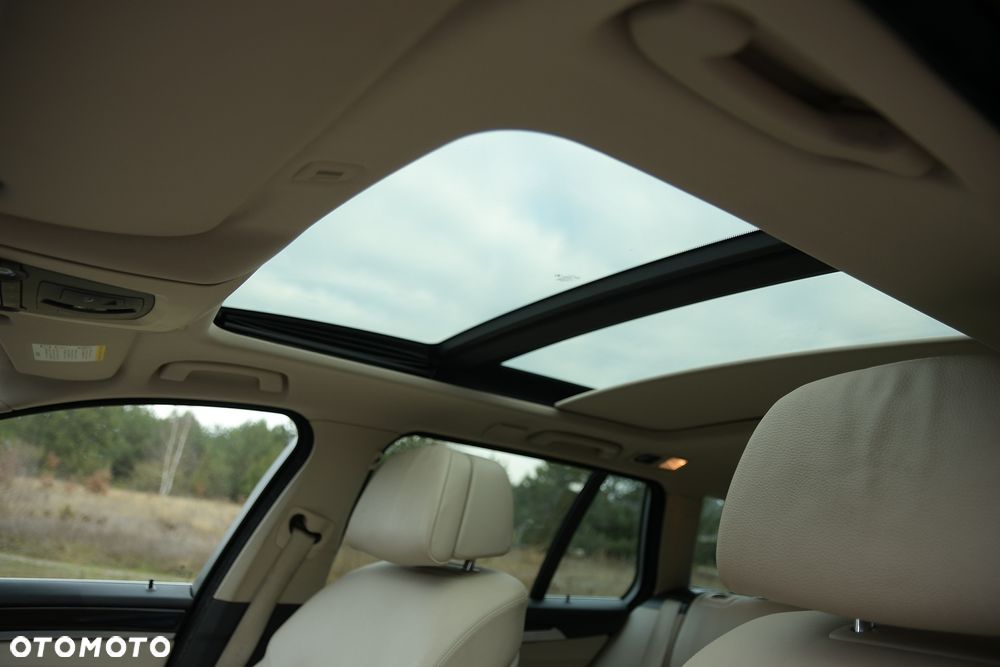 BMW Seria 5 525d - 35