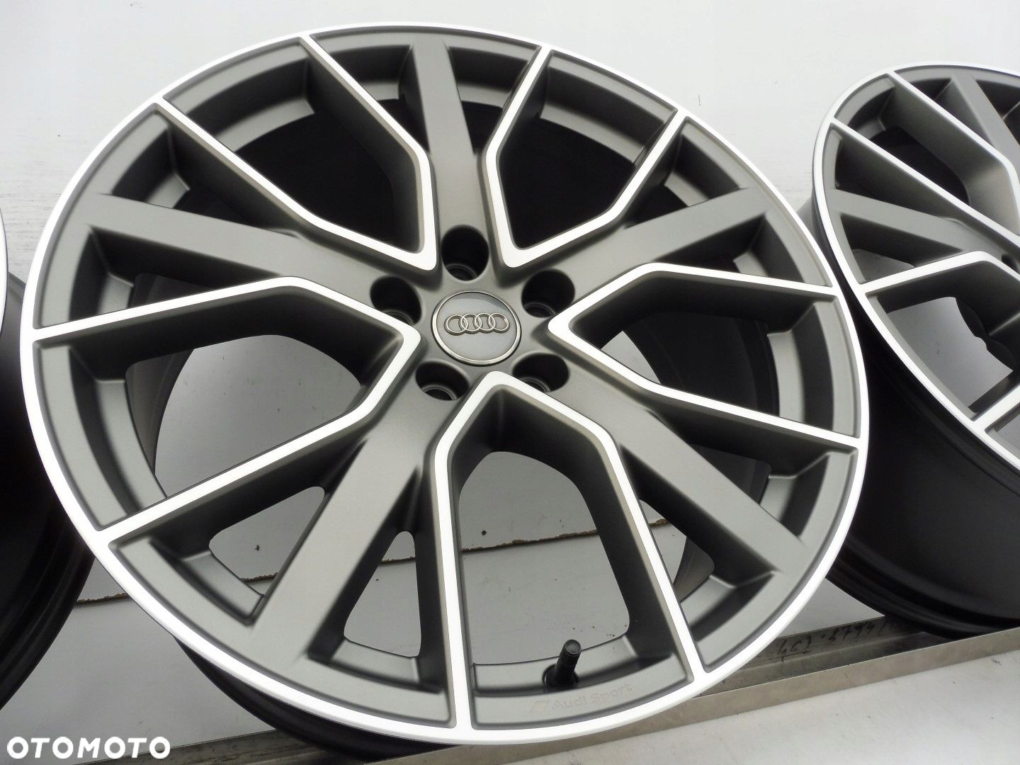 Felgi Audi A4 B9 8W0601025DH - 3