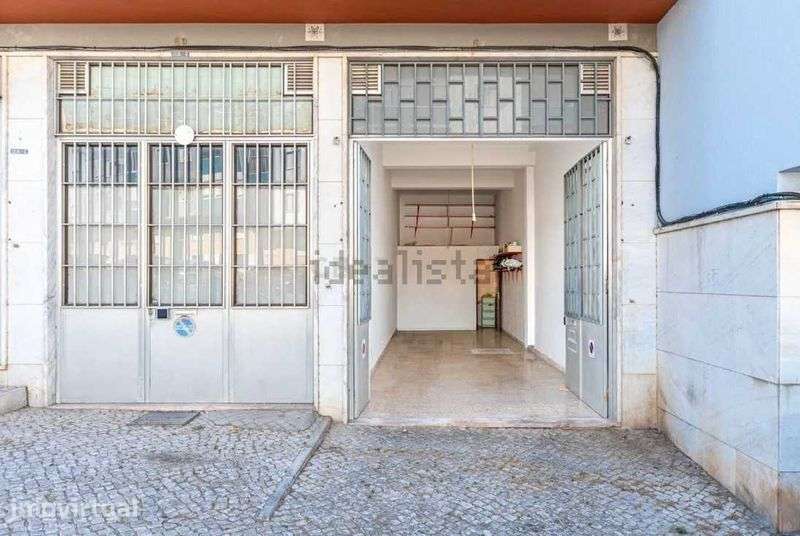 Para arrendar de Espaço comercial em rua Branquinho da Fonseca, 6