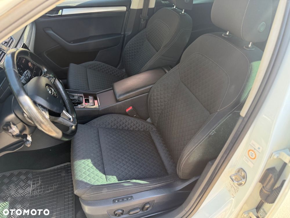 Skoda Superb 2.0 TDI Ambition DSG - 23