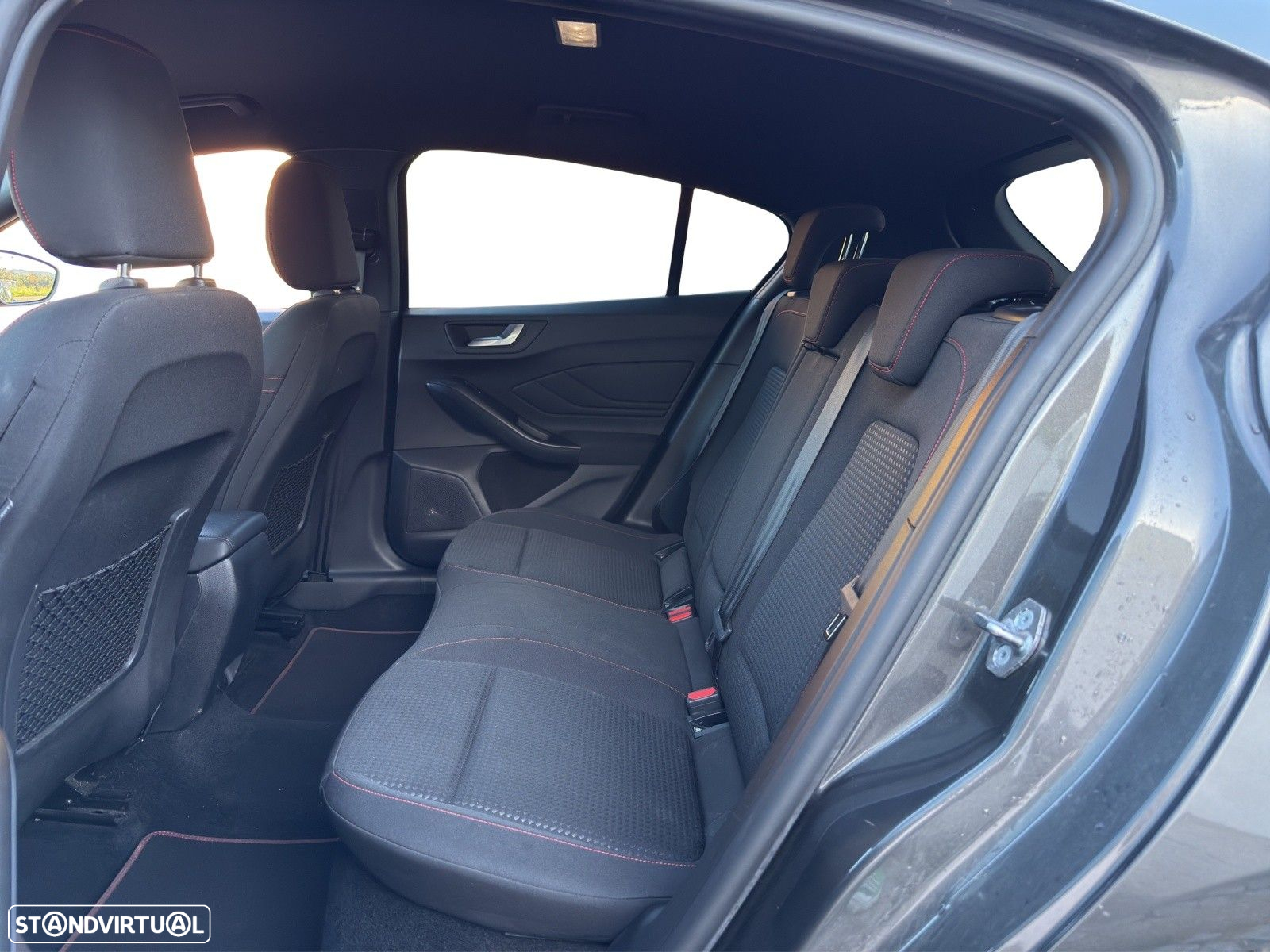 Ford Focus 1.0 EcoBoost Hybrid ST-LINE - 12