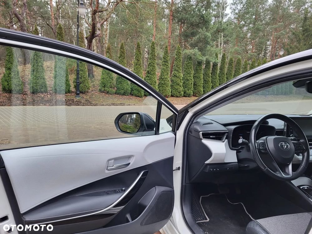 Toyota Corolla 1.8 Hybrid Team Deutschland - 14