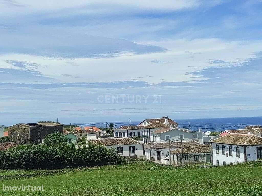 Terreno com vista para o mar localizado nas Lajes-Praia da Vitória-Ilh - Grande imagem: 3/5