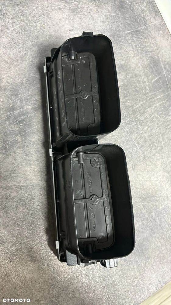 VW PASSAT B5 lift kombi 2.0 TDI kratka nawiewu środkowa  3B0819728D   (108/2) - 4