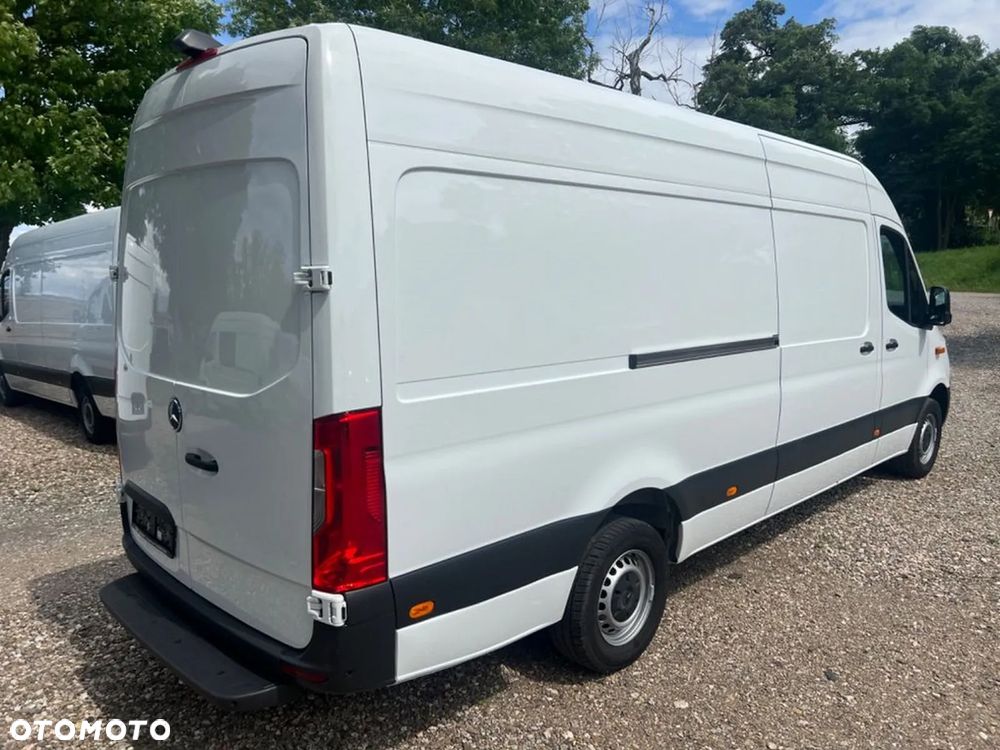 Mercedes-Benz Sprinter - 4