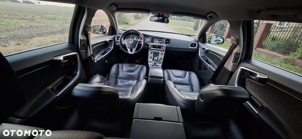 Volvo V60 D6 AWD Plug-in Hybrid Summum - 9