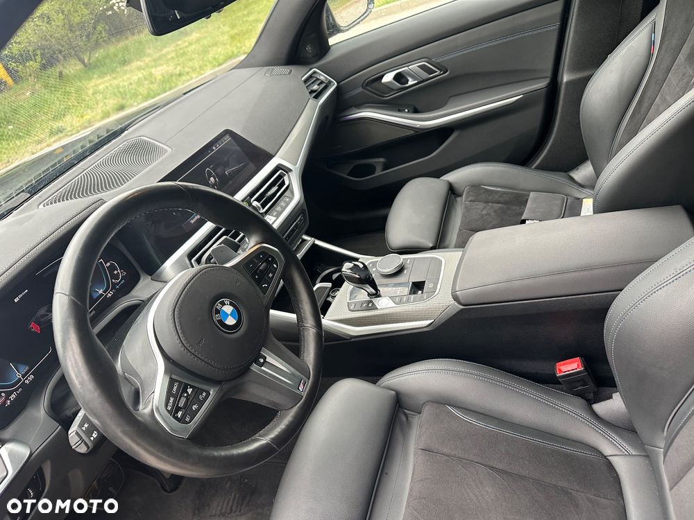 BMW Seria 3 330e M Sport - 15