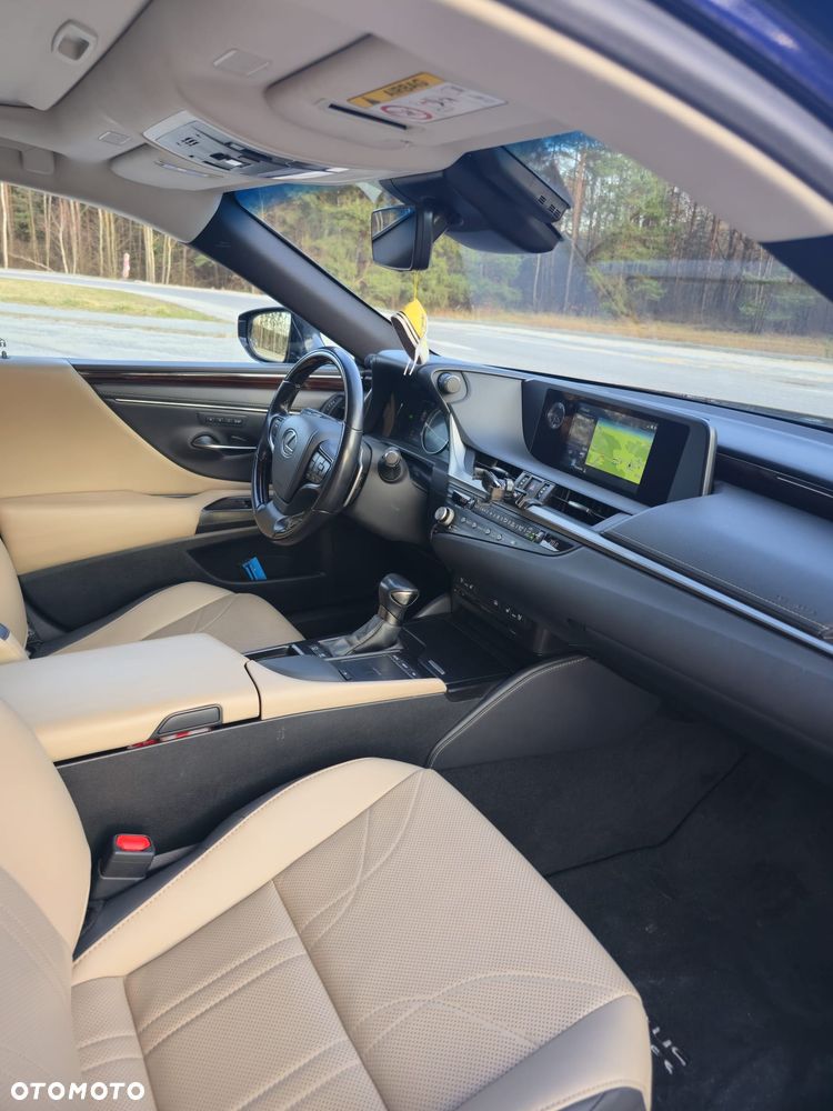 Lexus ES - 7
