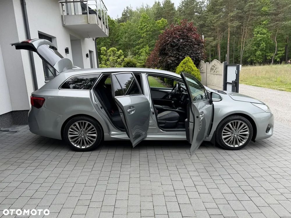Toyota Avensis Touring Sports 1.8 Business Edition - 17