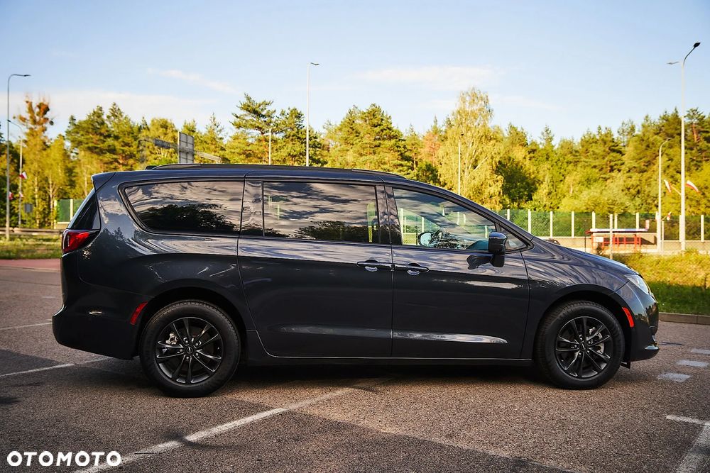 Chrysler Pacifica - 17