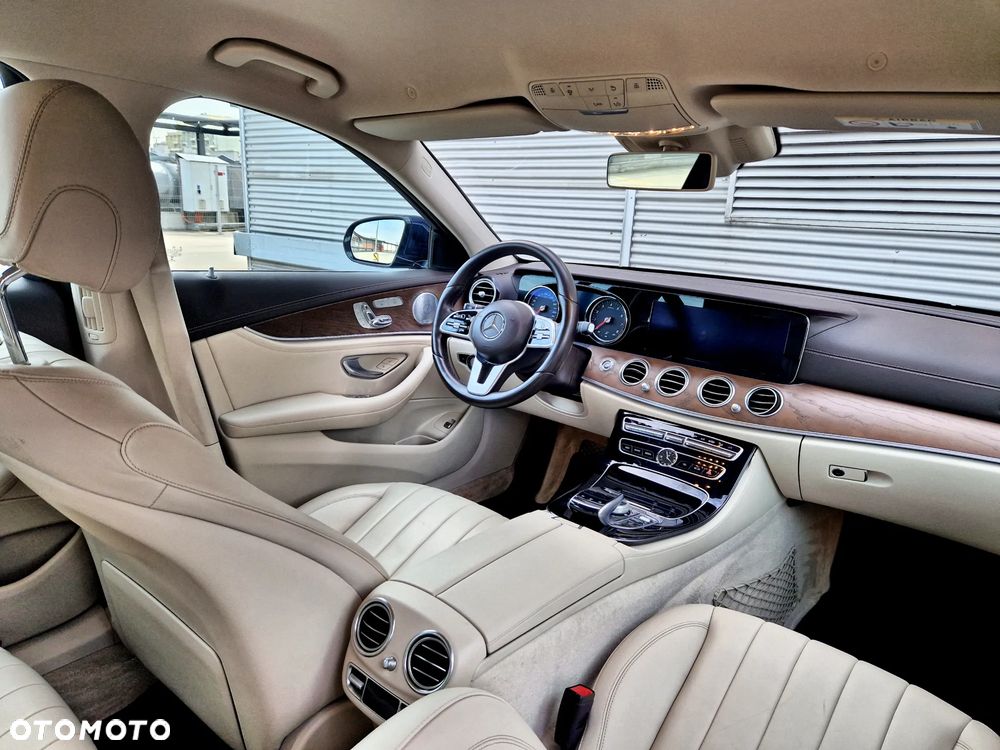 Mercedes-Benz Klasa E 450 4Matic 9G-TRONIC Exclusive - 32