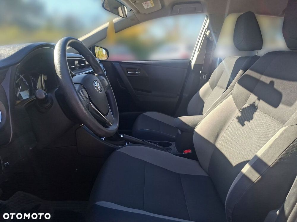 Toyota Auris - 13