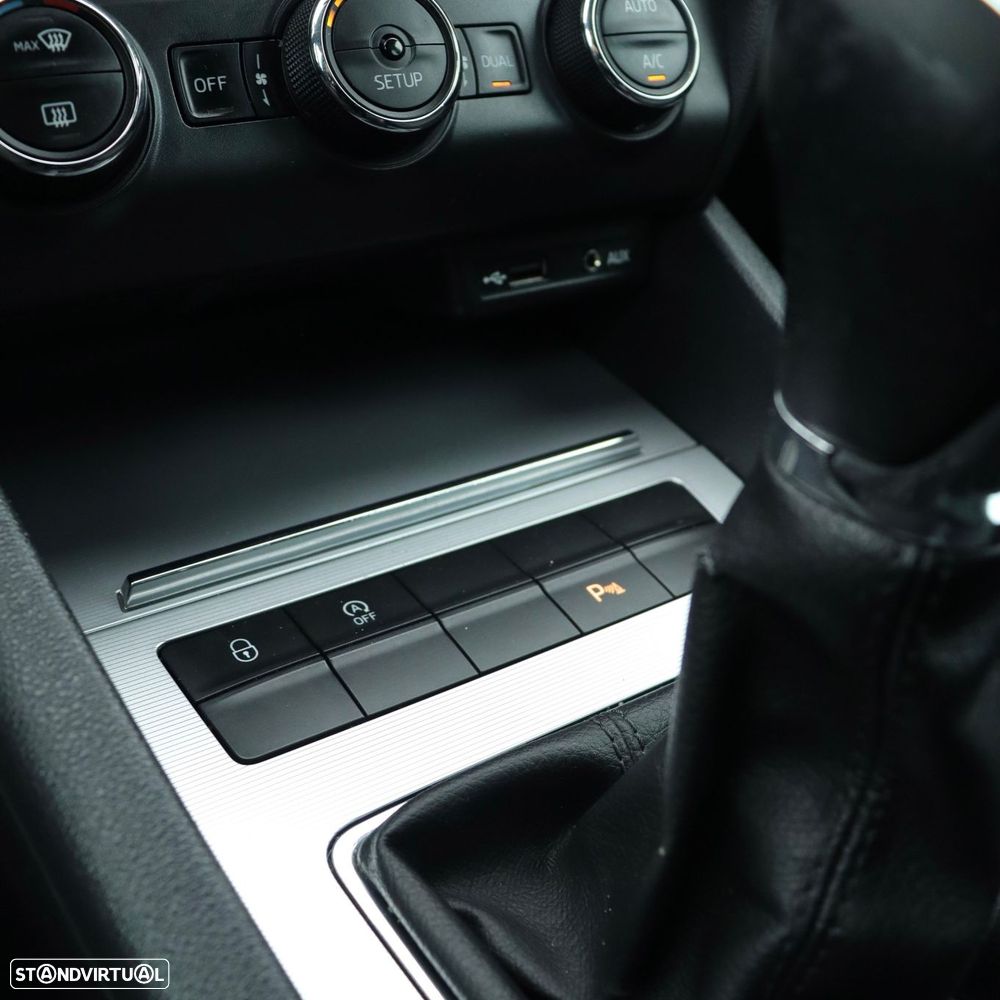 Skoda Octavia Break 1.6 TDi Sportline - 23