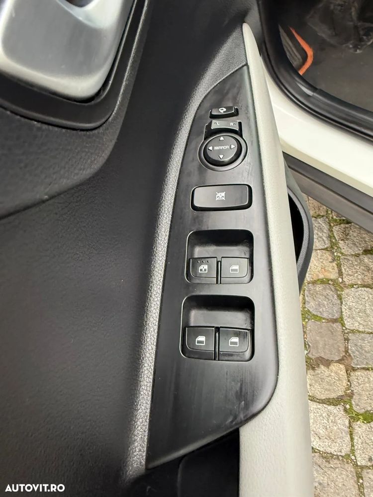 Kia Stonic 1.2 MPI 5MT Trend - 33