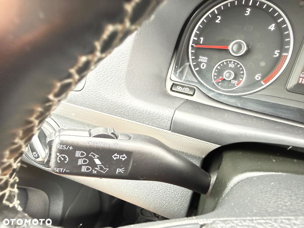 Volkswagen Touran 2.0 TDI DPF STYLE - 36