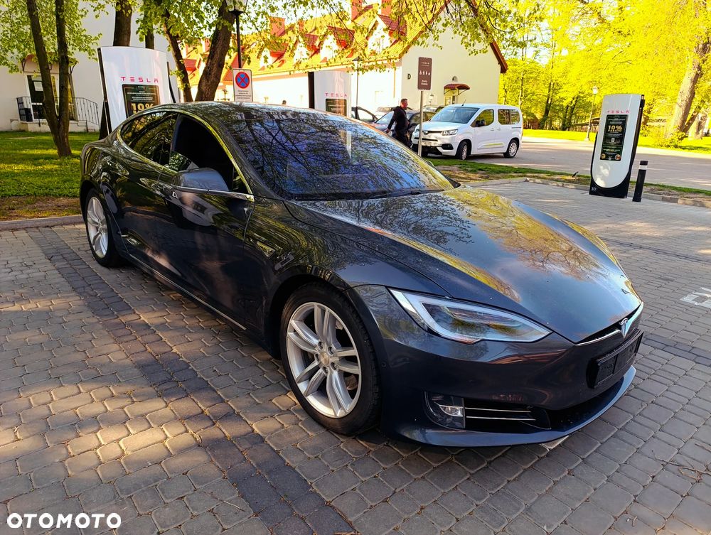 Tesla Model S - 18