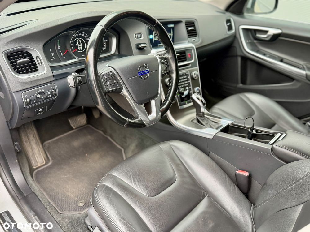 Volvo V60 D4 Geartronic Momentum - 12
