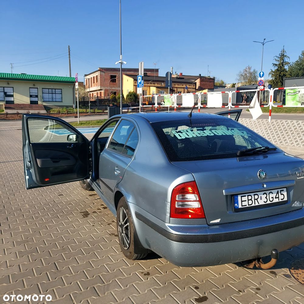 Skoda Octavia 1.6 Ambiente - 10