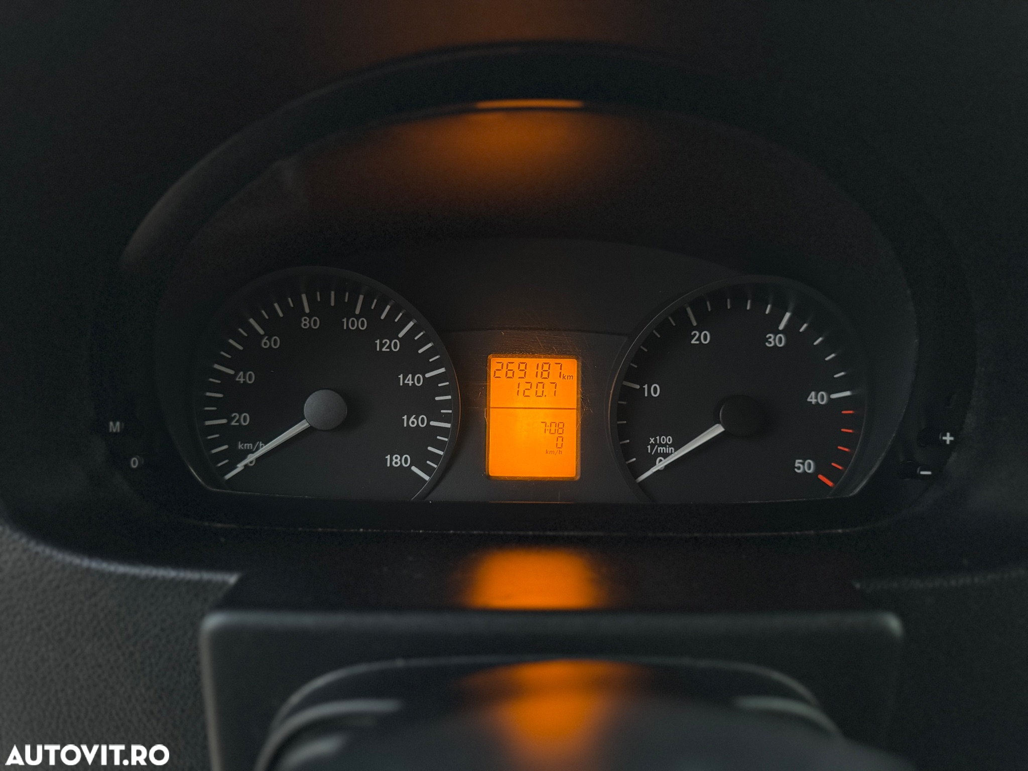 Mercedes-Benz Sprinter - 9