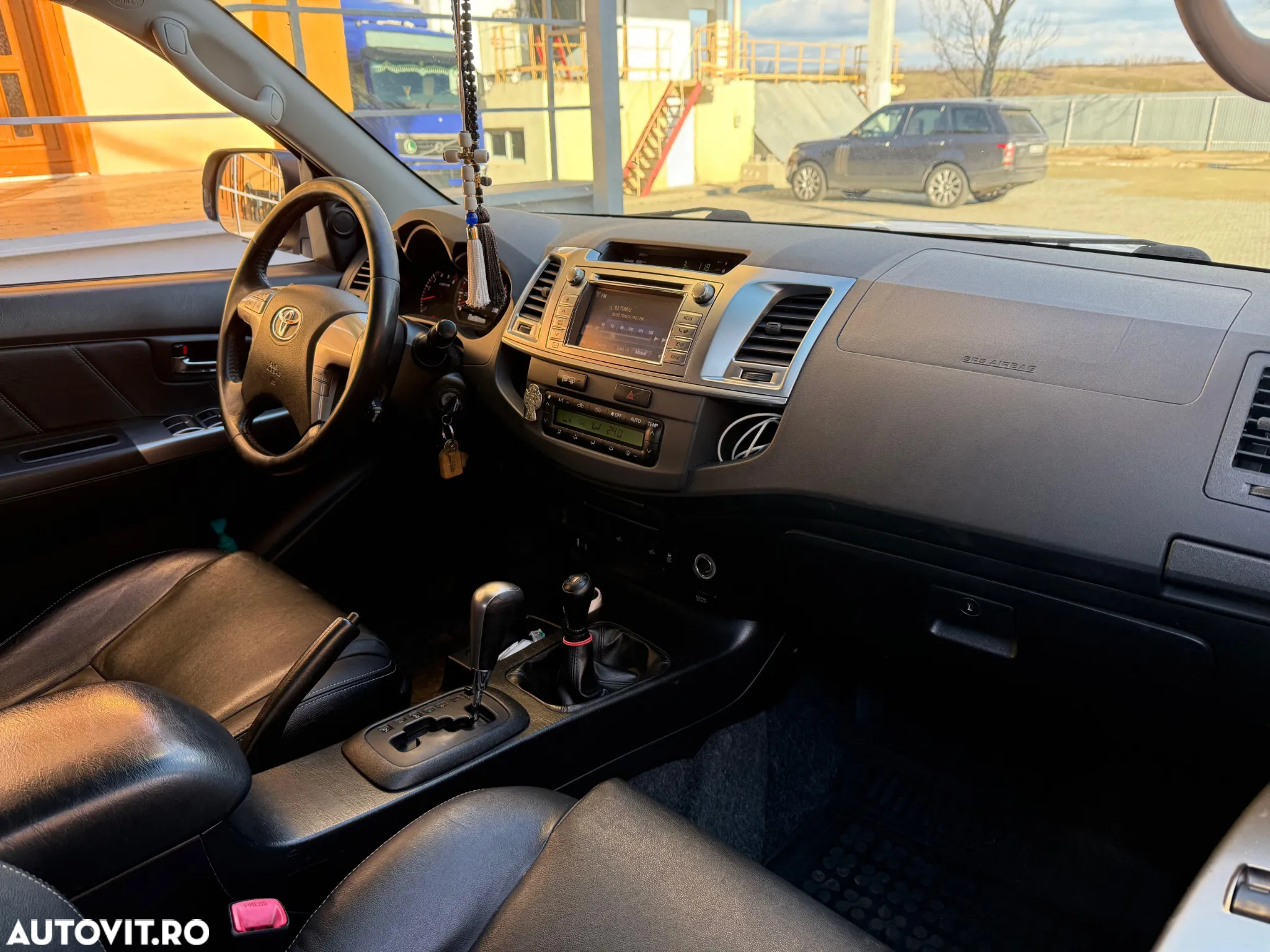 Toyota Hilux 4x4 Cabina Dubla Style+ Aut. - 17