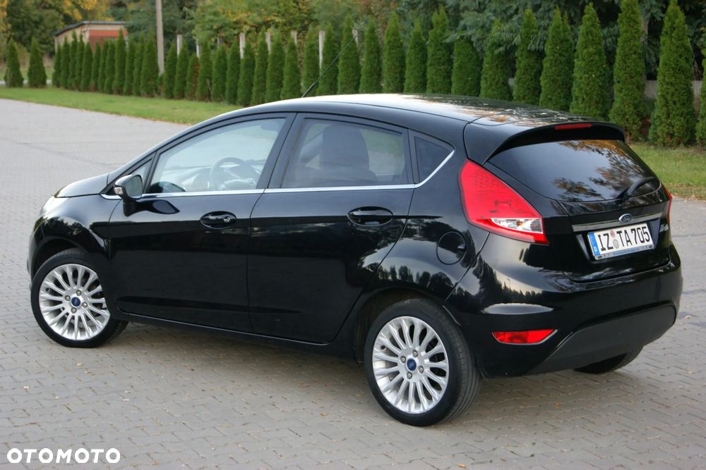 Ford Fiesta - 22