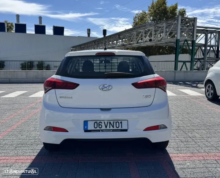 Hyundai i20 / 1.1 CRDi Access Plus - 7