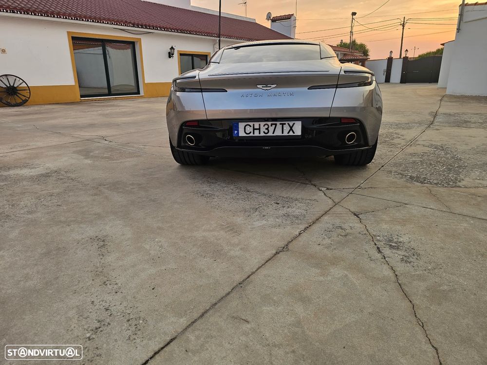 Aston Martin DB12 Coupé V8 - 17