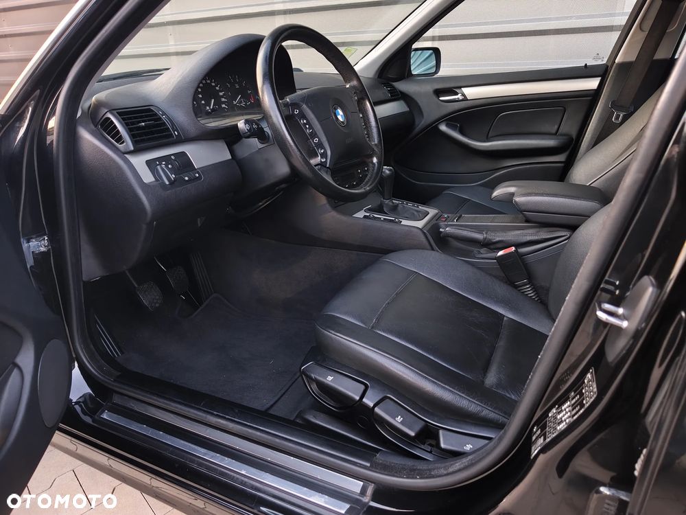 BMW Seria 3 325i Edition Exclusive - 29