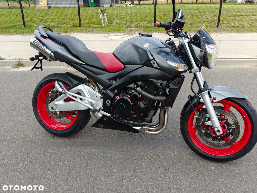 Suzuki GSR - 13