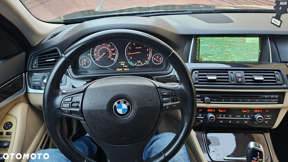 BMW Seria 5 528i xDrive Sport-Aut Luxury Line - 34