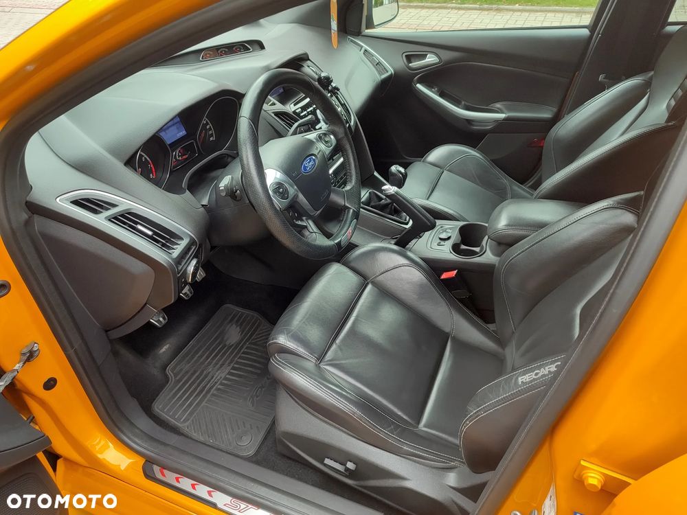Ford Focus ST - 8