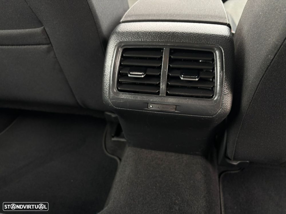 VW Golf 1.6 TDi R-Line - 24