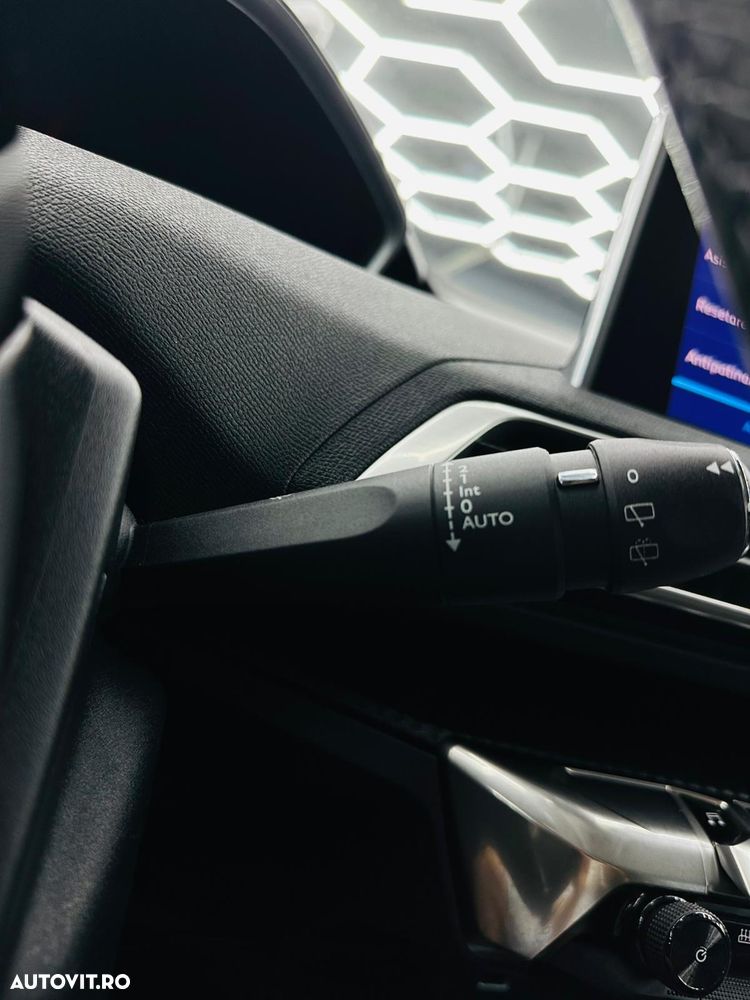 Peugeot 3008 PureTech 130 Stop & Start GPF Active - 32