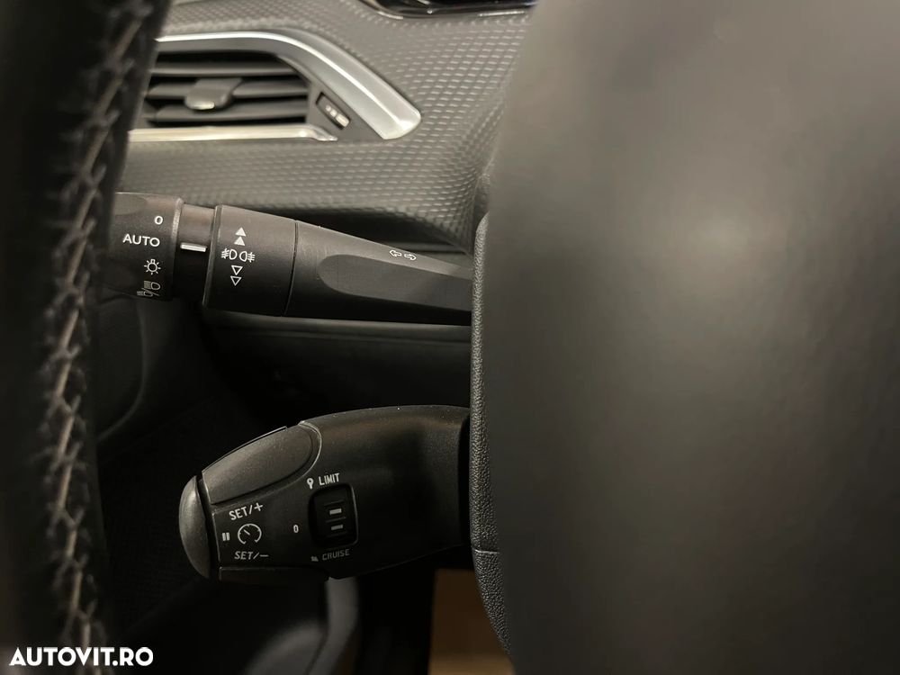 Peugeot 2008 BlueHDi FAP 120 STOP & START EAT6 Allure - 26