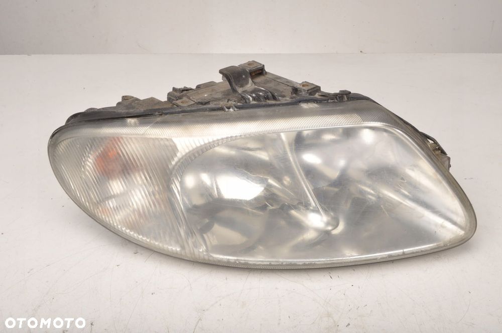 CHRYSLER GRAND VOYAGER IV LAMPA PRAWA PRZEDNIA EU - 1