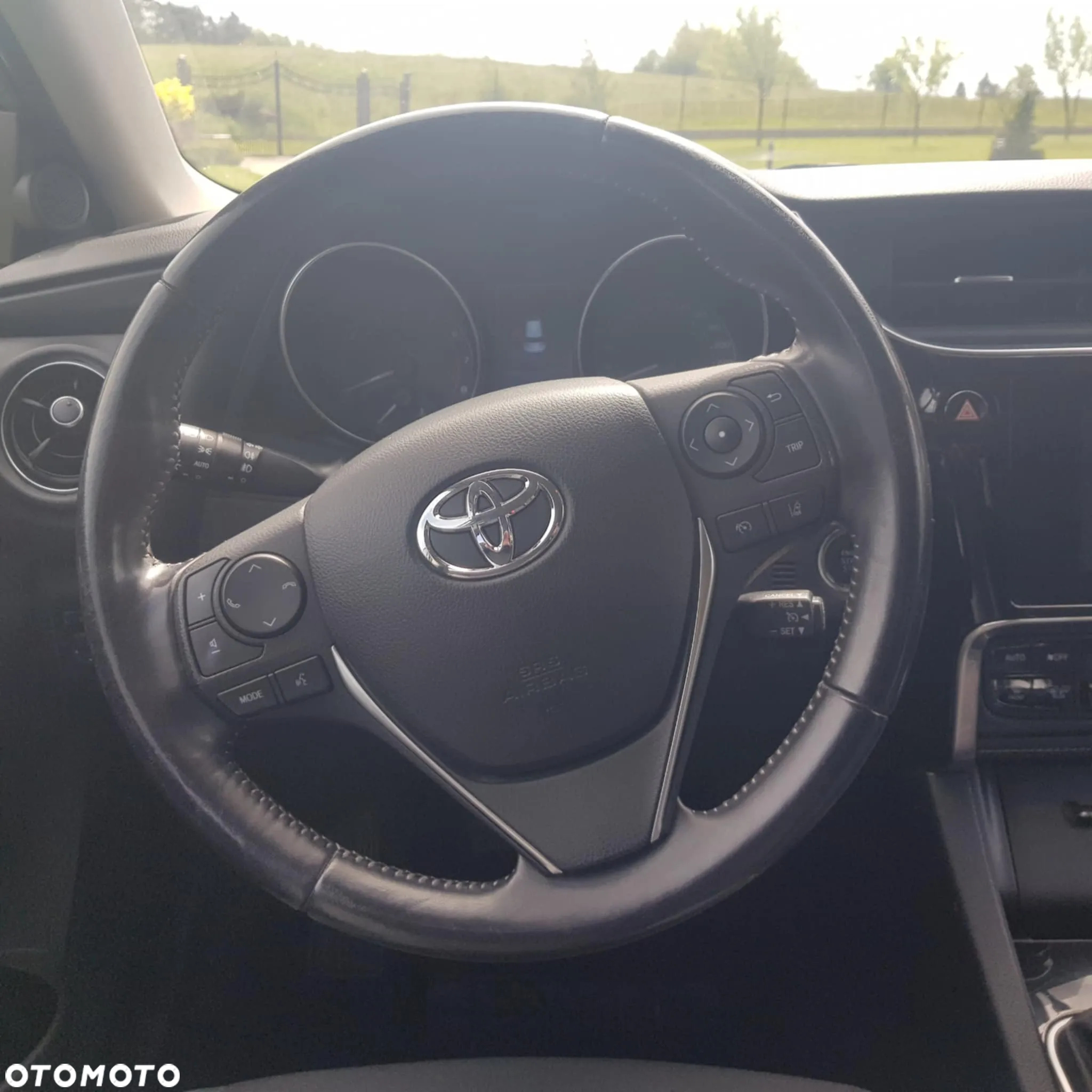 Toyota Auris - 13