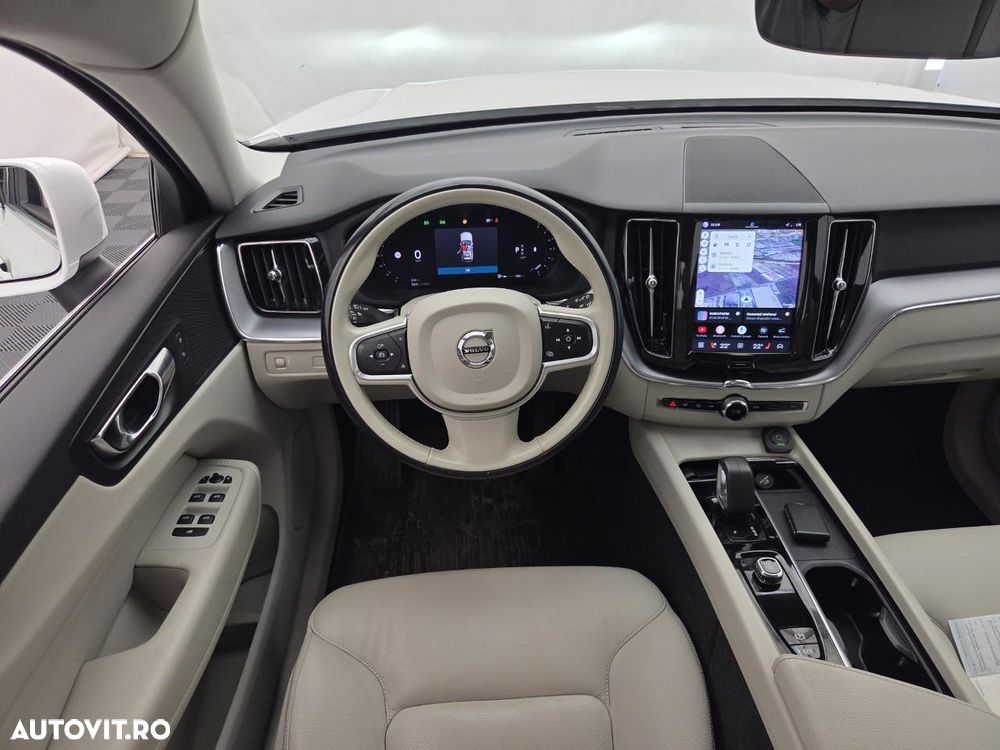 Volvo XC 60 B4 MHEV AT8 AWD Momentum Pro - 3