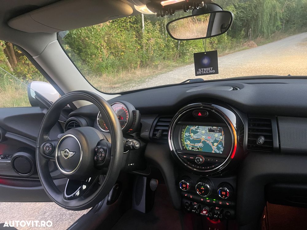 Mini Cooper Essential Trim - 15