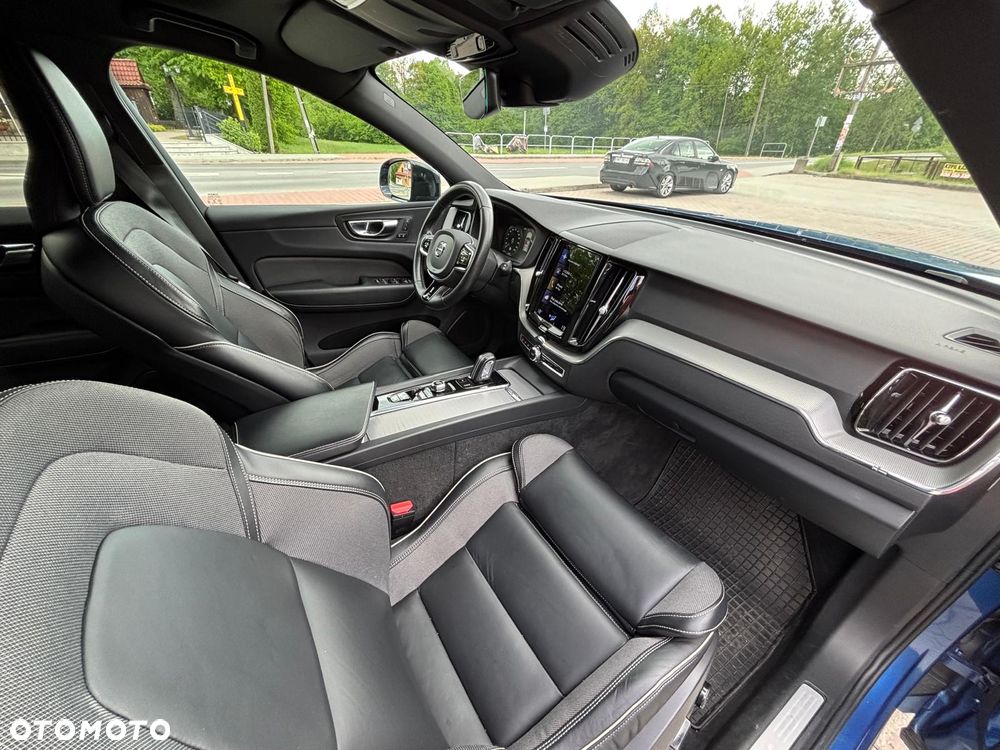 Volvo XC 60 B4 B Momentum Pro - 4