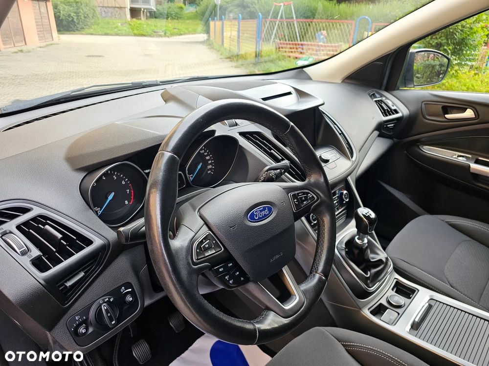 Ford Kuga - 10