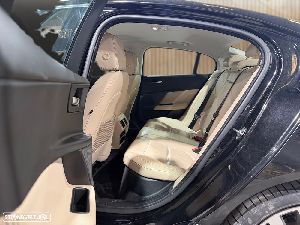 Jaguar XE 2.0 D Portfolio Aut. - 10