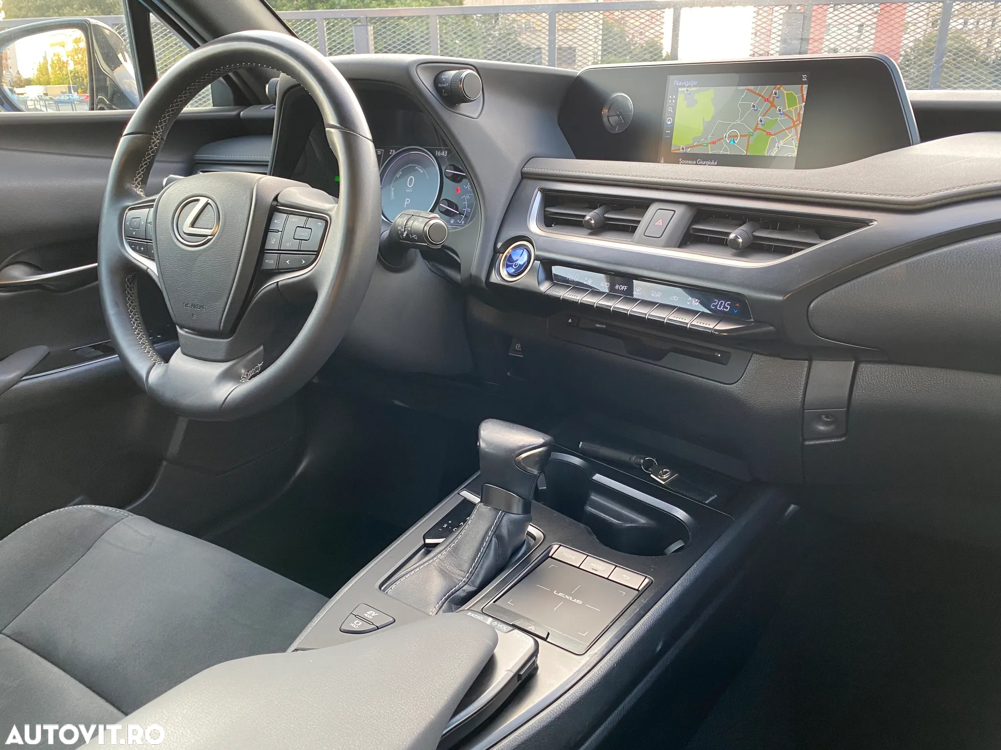 Lexus UX 250h Executive Line - 10