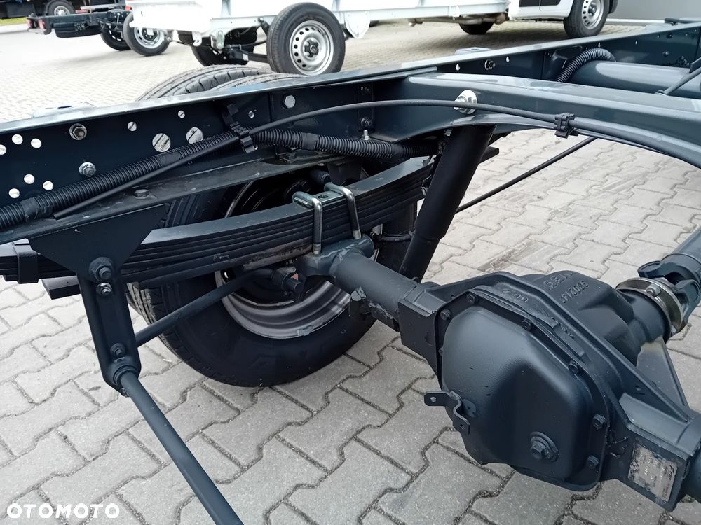 Iveco Daliy 50C18HZ podwozie 3.0 Diesel 180KM rozstaw osi 4350 mm dostępne "od ręki" - 10