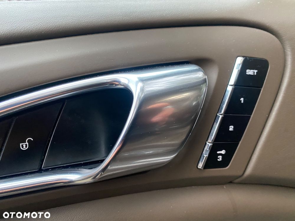 Porsche Cayenne - 16